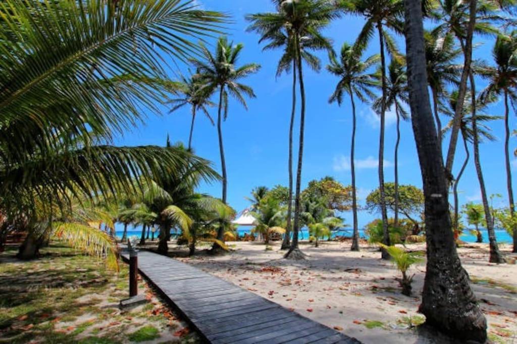 Ferienwohnung Les Pieds Dans L'Eau Chez Syl Le Moule Exterior foto